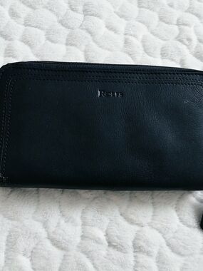 Rolfs Black Leather Zip Wallet